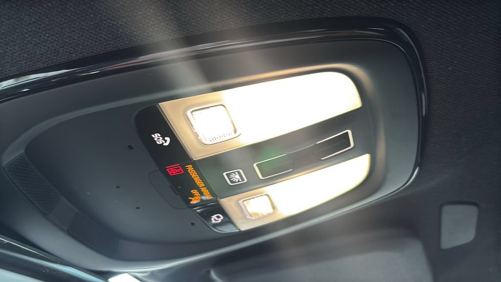 Certified 2025 Volvo XC40 B5 Plus AWD/4WD image 23