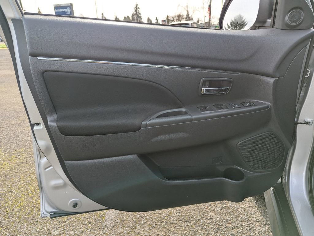 Used 2025 Mitsubishi Outlander Sport ES image 10
