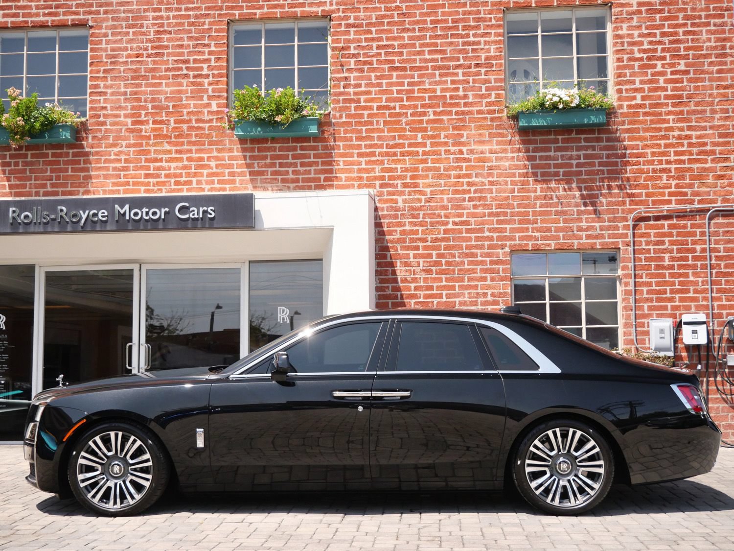 Certified 2021 Rolls-Royce Ghost AWD/4WD image 3