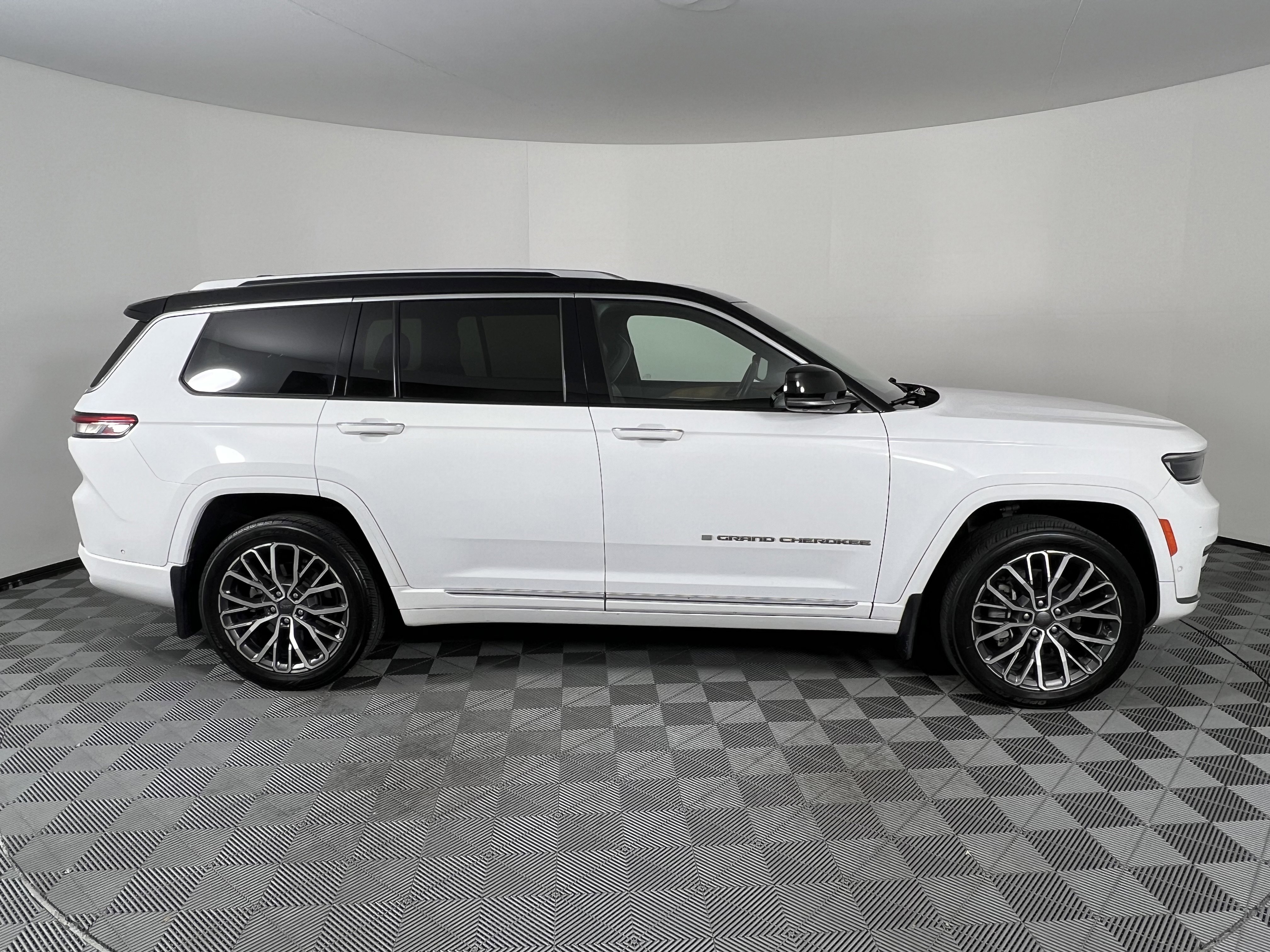 Used 2021 Jeep Grand Cherokee L Summit image 13