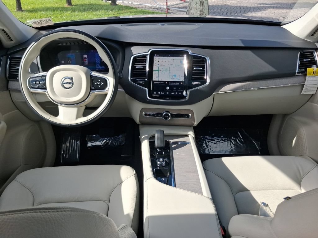 Certified 2025 Volvo XC90 B6 Plus w/ Protection Package Premier AWD/4WD image 9