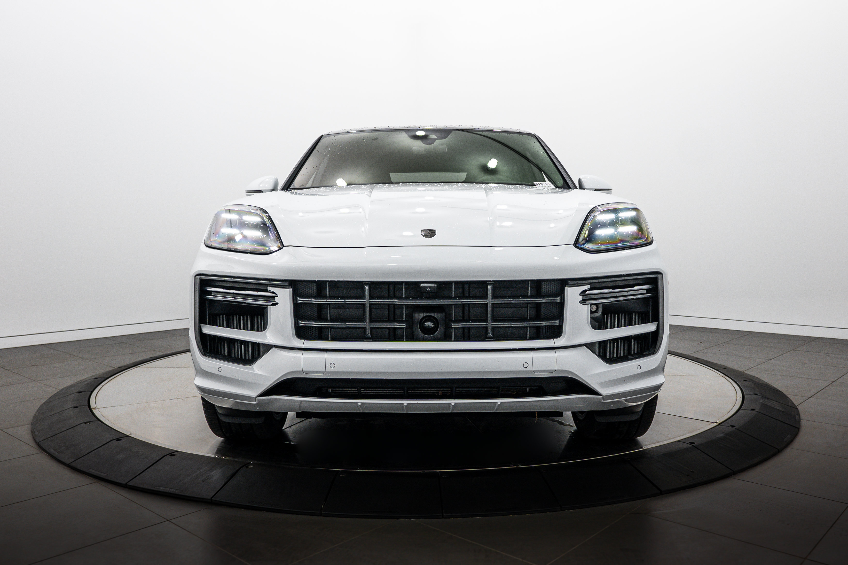 Certified 2025 Porsche Cayenne Turbo AWD/4WD image 10