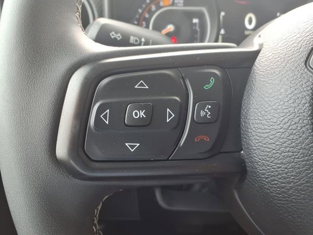 Used 2025 Jeep Wrangler Unlimited Rubicon w/ Convenience Group AWD/4WD image 23