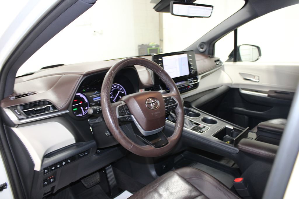 Used 2021 Toyota Sienna Platinum AWD/4WD image 19
