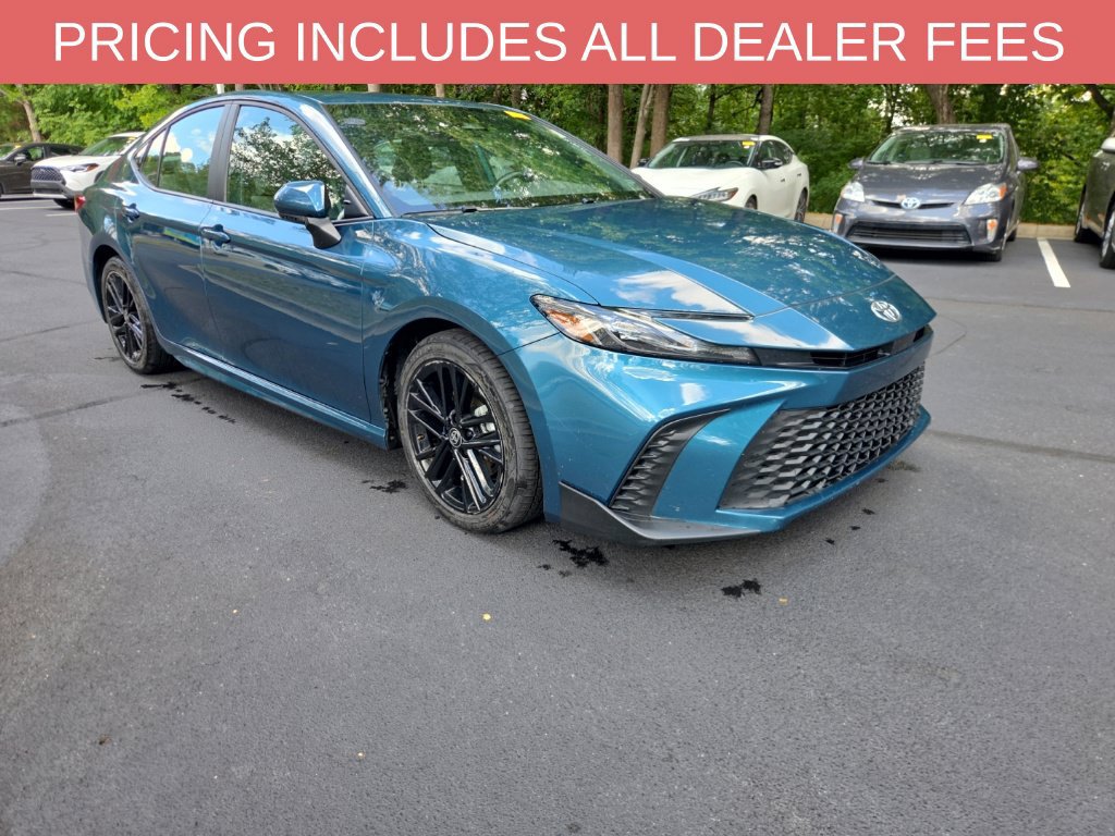Certified 2025 Toyota Camry SE FWD image 1