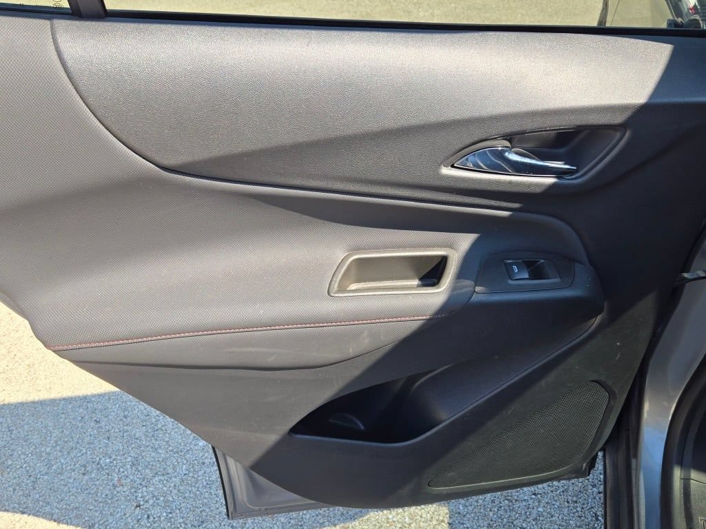 Used 2023 Chevrolet Equinox RS w/ LPO, Floor Liner Package FWD image 19