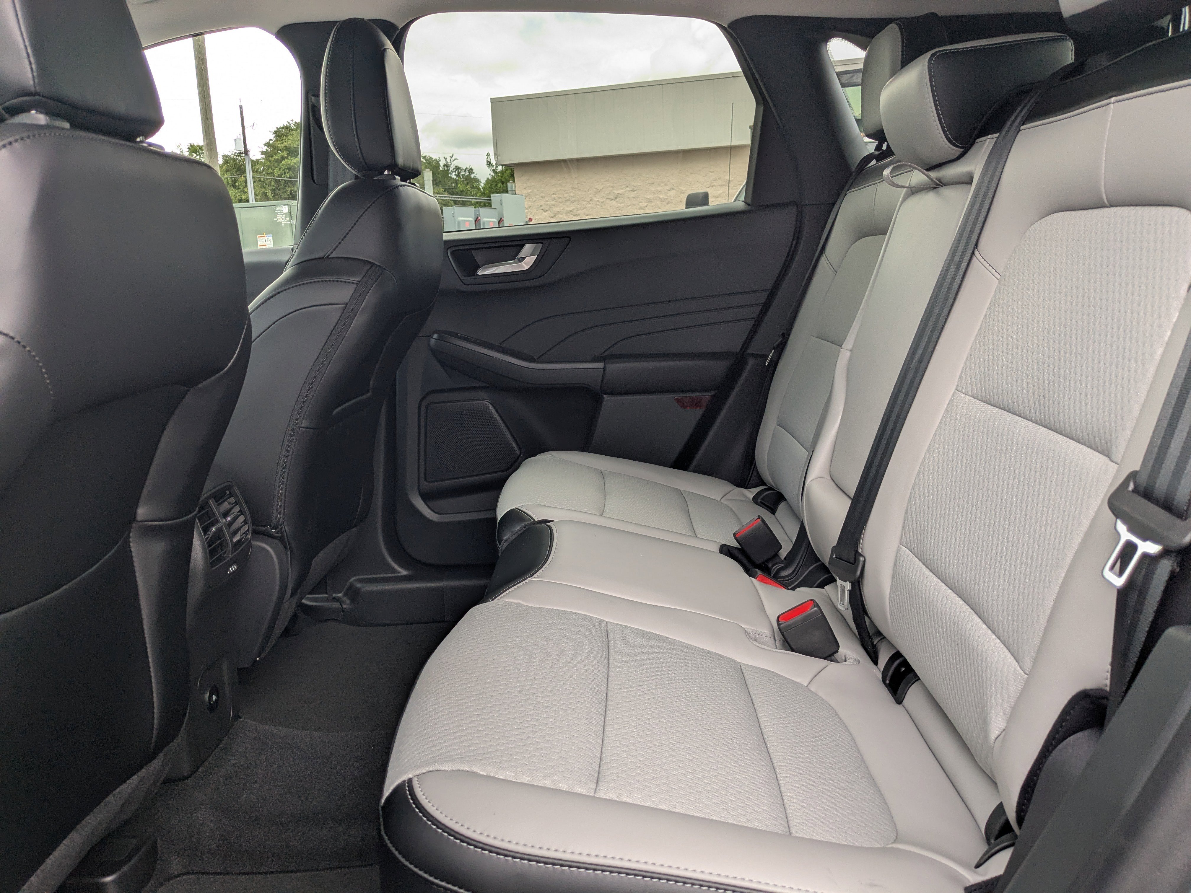 New 2025 Ford Escape SE image 15