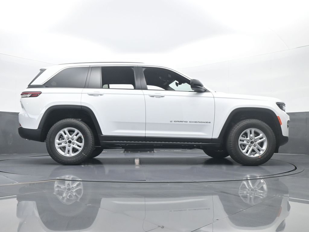 Used 2025 Jeep Grand Cherokee Laredo image 55