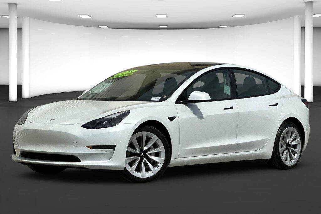 Used 2023 Tesla Model 3 Standard Range image 2