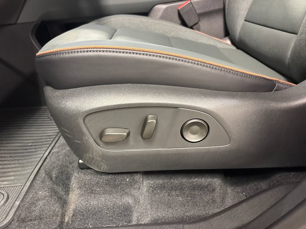 New 2026 GMC Acadia AT4 w/ Luxury Package AWD/4WD image 25