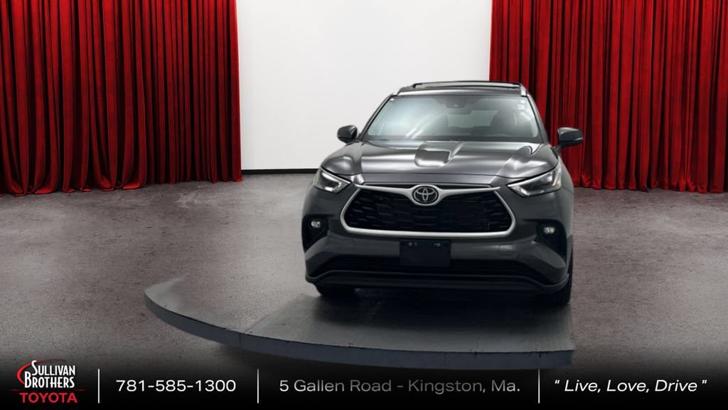 Certified 2024 Toyota Highlander XLE AWD/4WD image 2