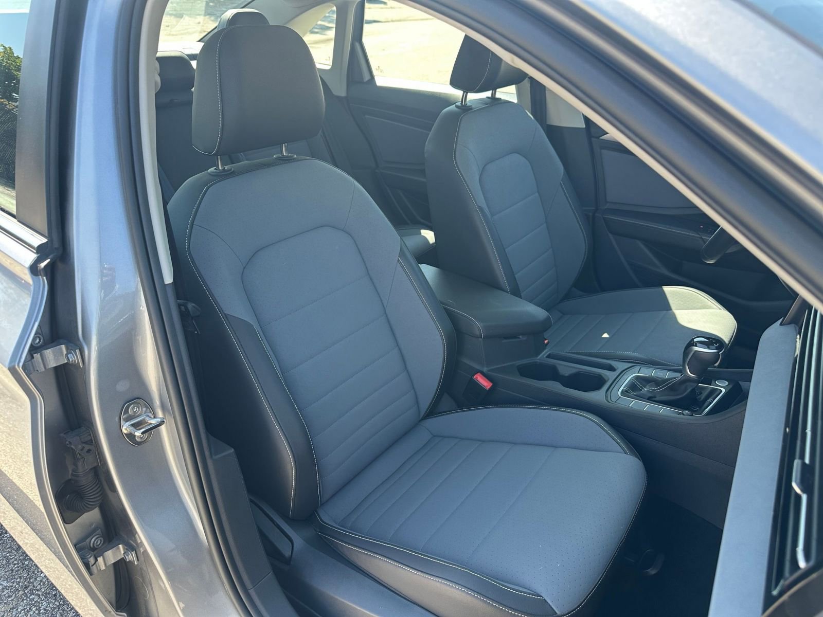 Used 2025 Volkswagen Jetta SE image 35