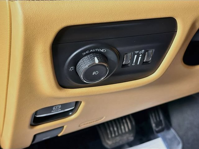 Used 2024 Jeep Grand Cherokee L Summit AWD/4WD image 10