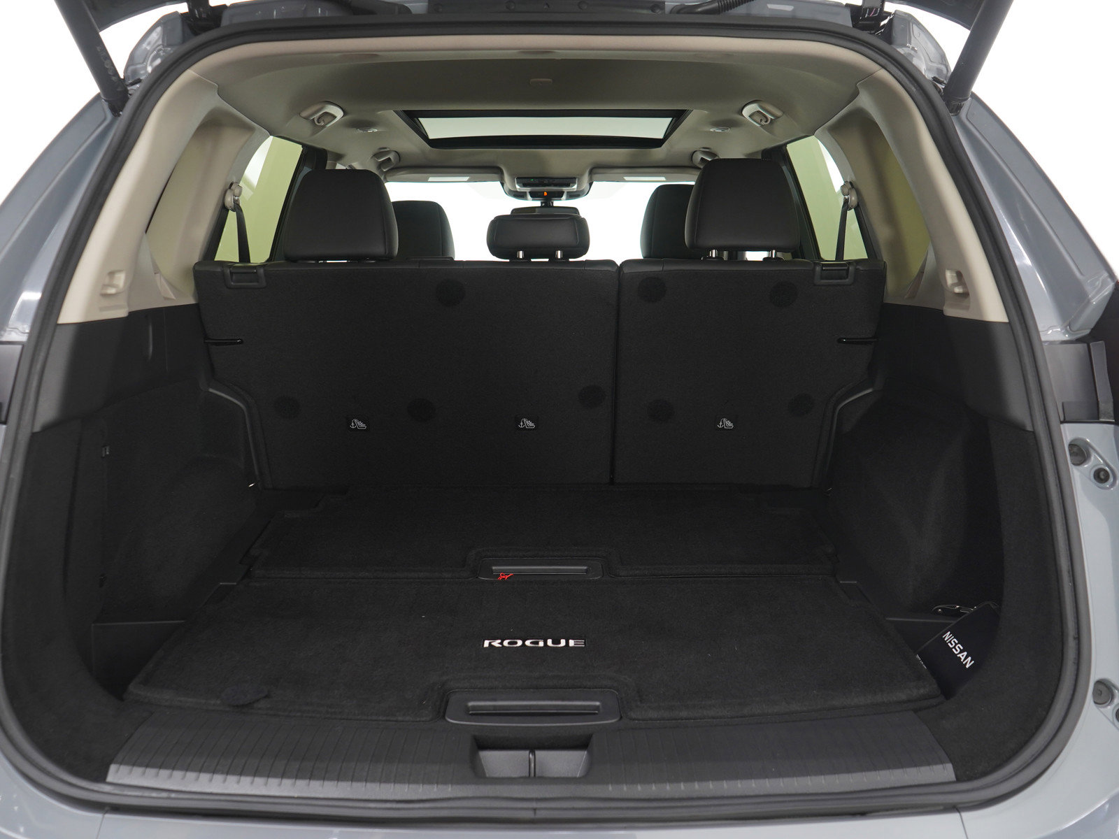 Used 2025 Nissan Rogue SL w/ SL Premium Package image 9