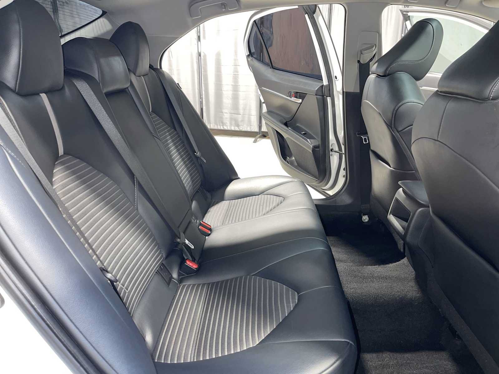 Used 2020 Toyota Camry SE FWD image 13