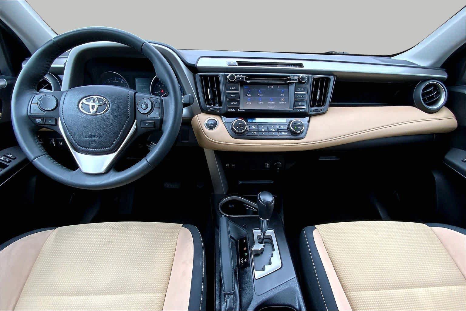 Used 2017 Toyota RAV4 XLE AWD/4WD image 16