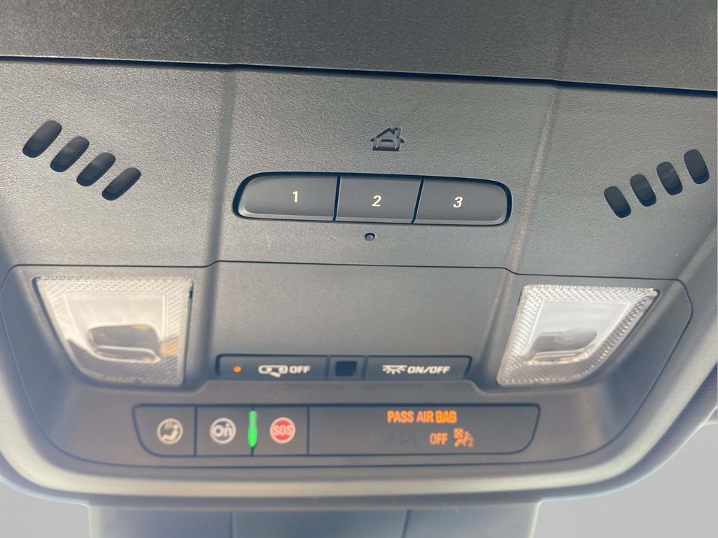 Used 2025 Cadillac XT4 Premium Luxury FWD image 31