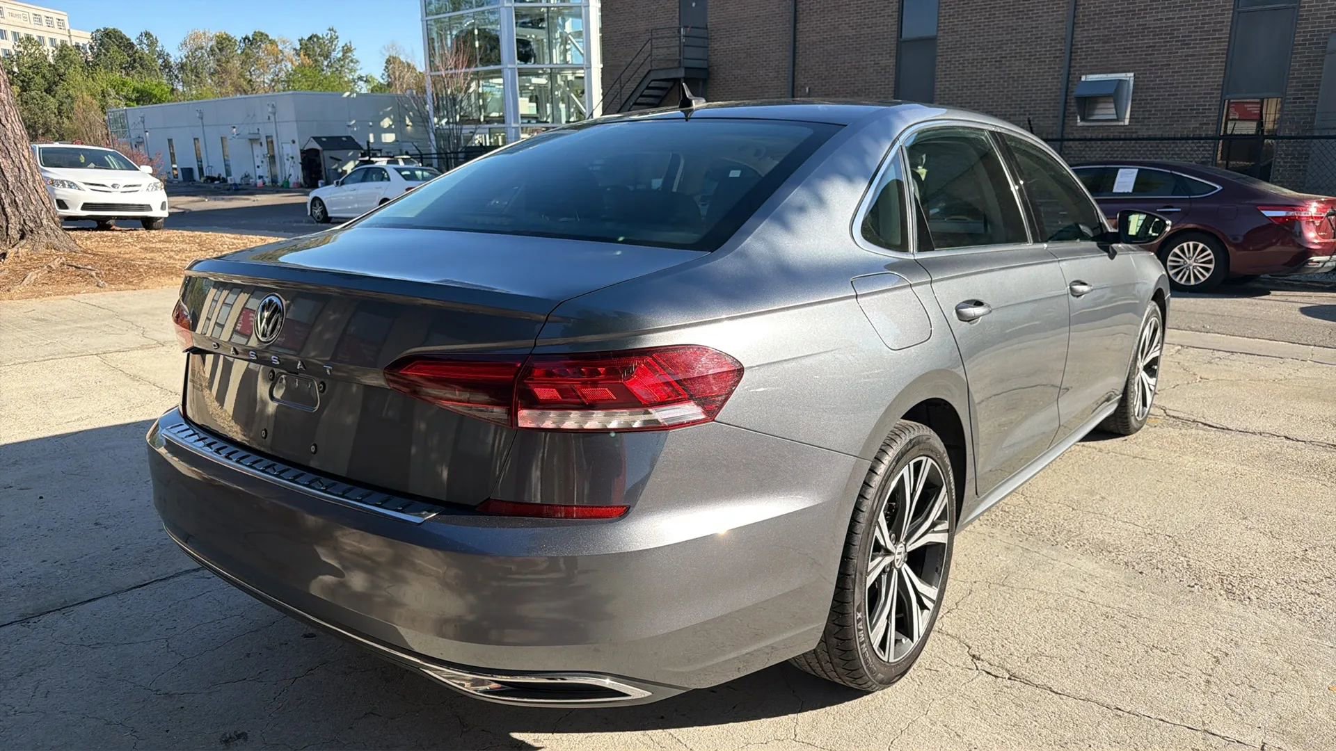 Used 2022 Volkswagen Passat 2.0T SE image 5