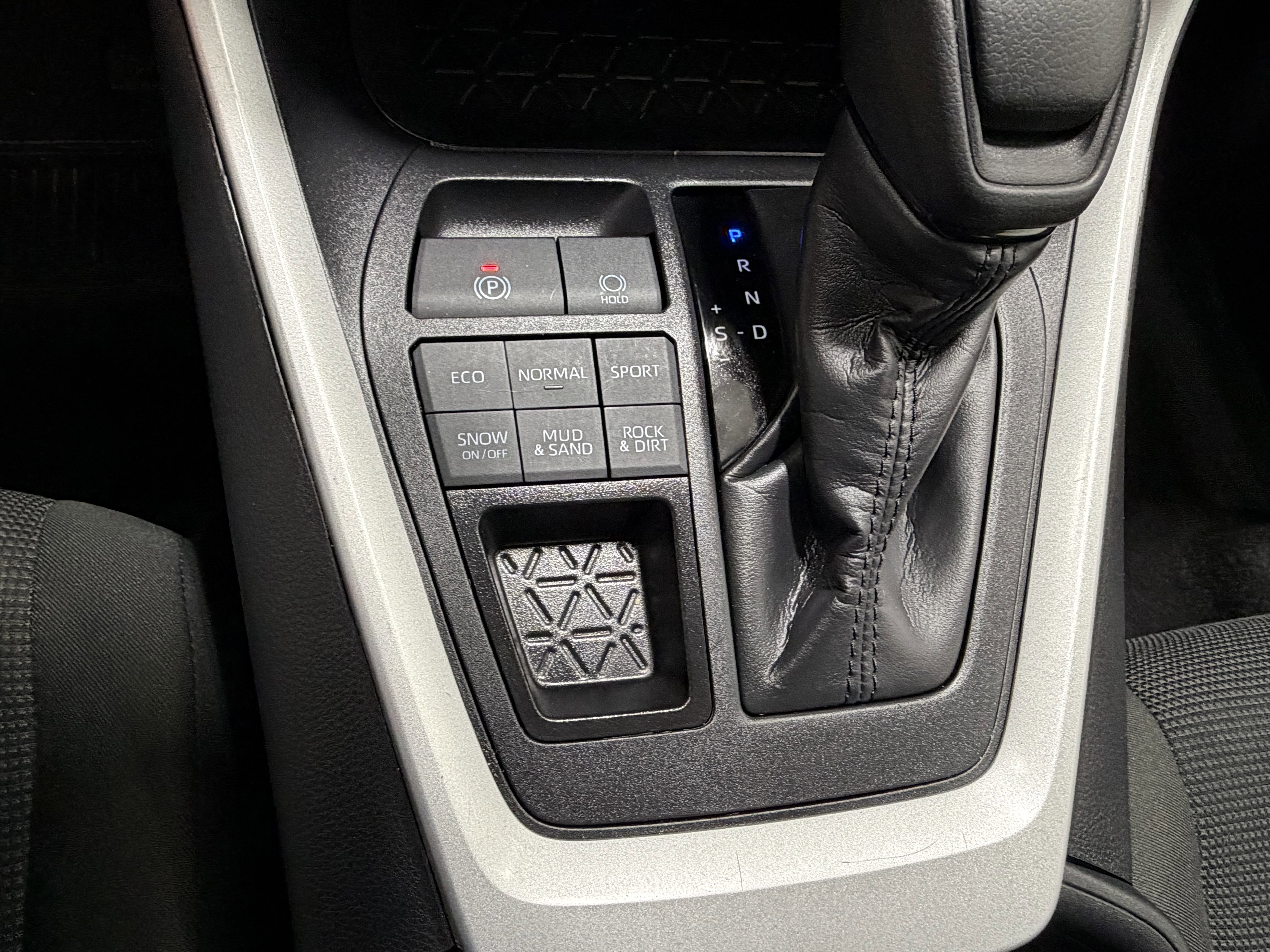 Used 2025 Toyota RAV4 LE AWD/4WD image 21