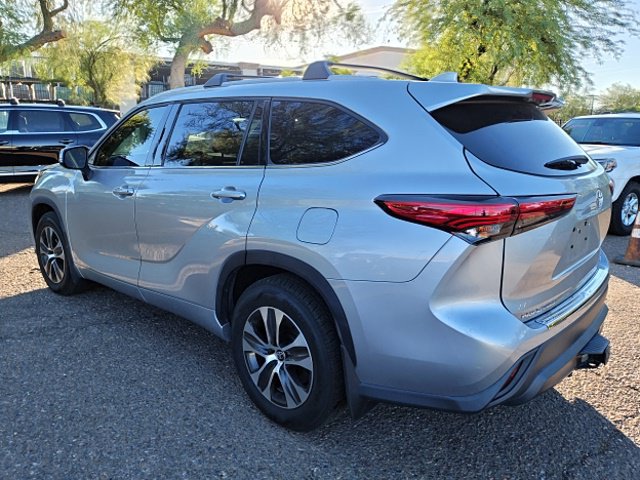Used 2022 Toyota Highlander XLE FWD image 14