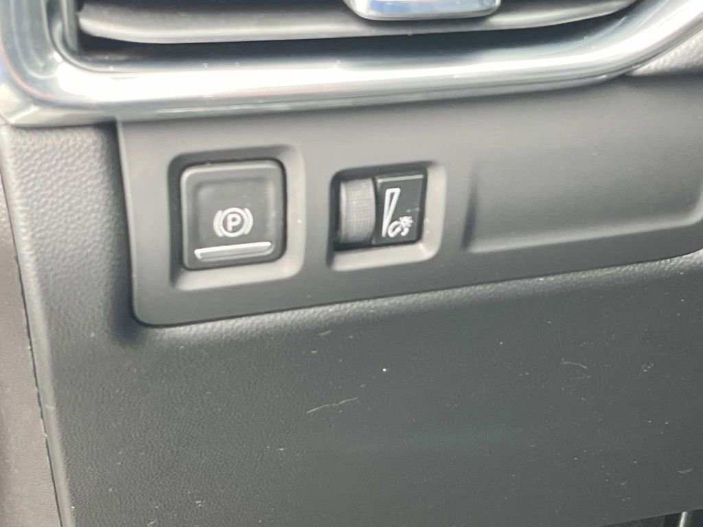 Certified 2023 Cadillac XT4 Premium Luxury w/ Cold Weather Package image 27