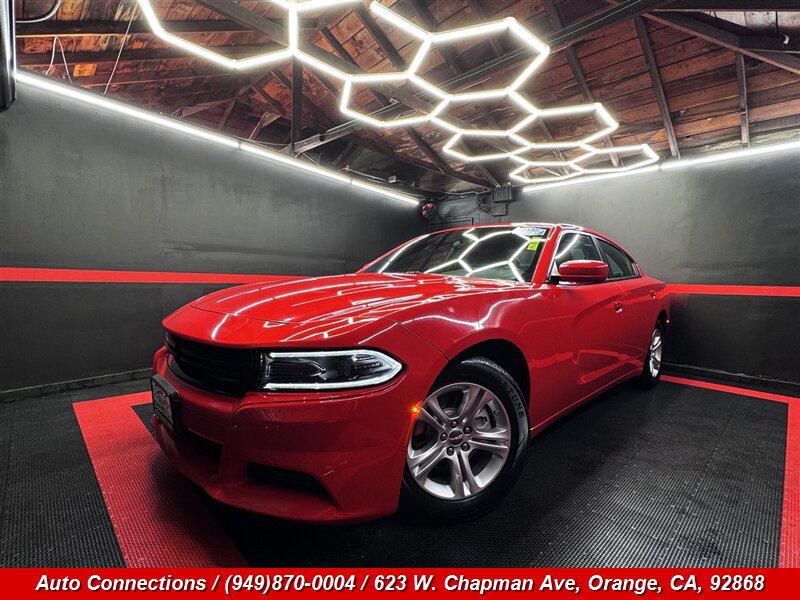 Used 2022 Dodge Charger SXT RWD image 2