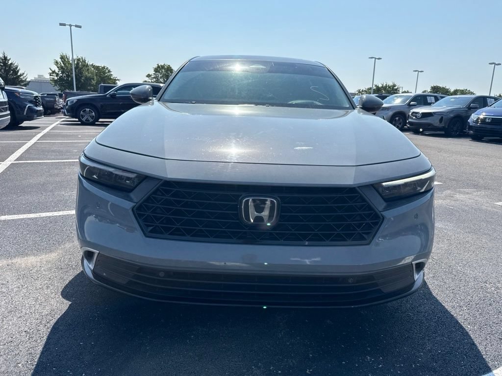 Used 2023 Honda Accord Touring image 2