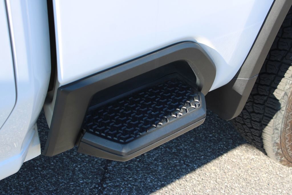 Used 2024 Chevrolet Silverado 2500 LT image 46