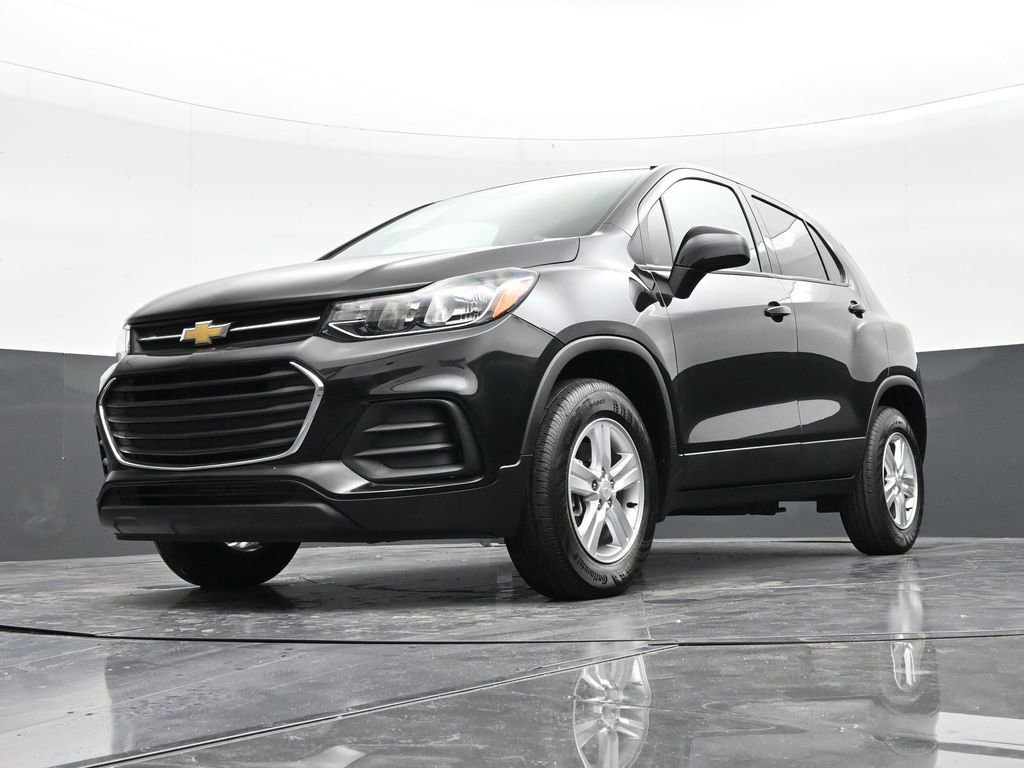 Used 2022 Chevrolet Trax LS w/ Tint and Cruise Package image 20