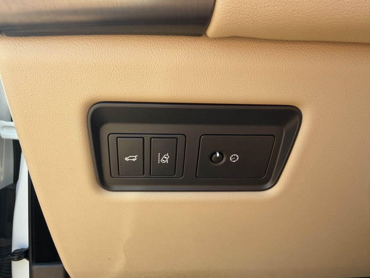 Used 2017 Land Rover Range Rover Sport SE AWD/4WD image 37