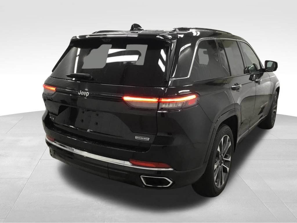 Used 2024 Jeep Grand Cherokee Overland w/ Luxury Tech Group IV AWD/4WD image 15