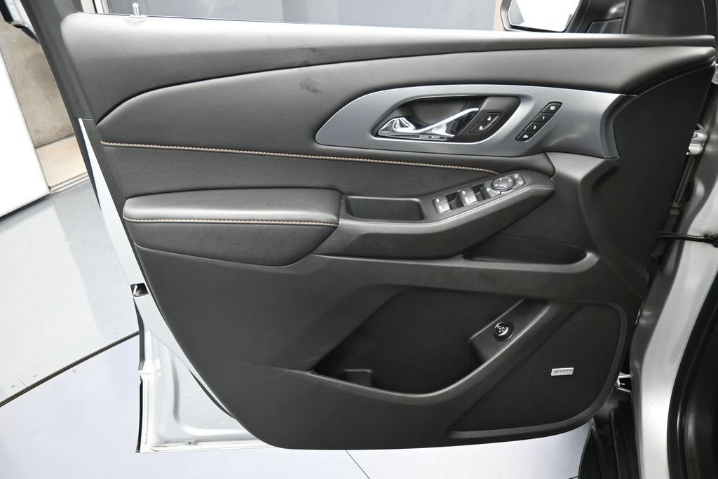 Used 2021 Chevrolet Traverse Premier w/ Redline Edition FWD image 13