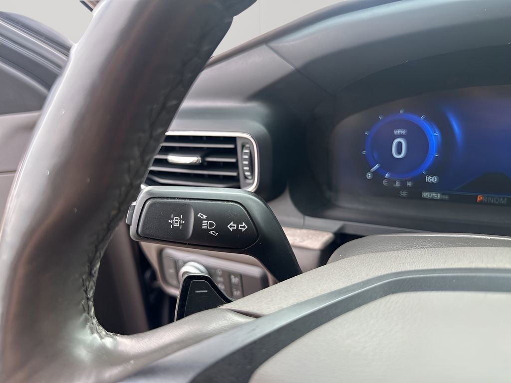 Used 2020 Ford Explorer Platinum w/ Premium Technology Package image 32