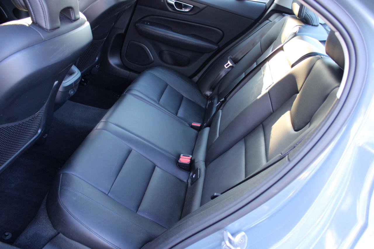 Used 2023 Volvo S60 B5 Core image 9