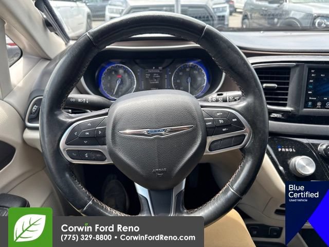 Used 2019 Chrysler Pacifica Touring-L FWD image 17