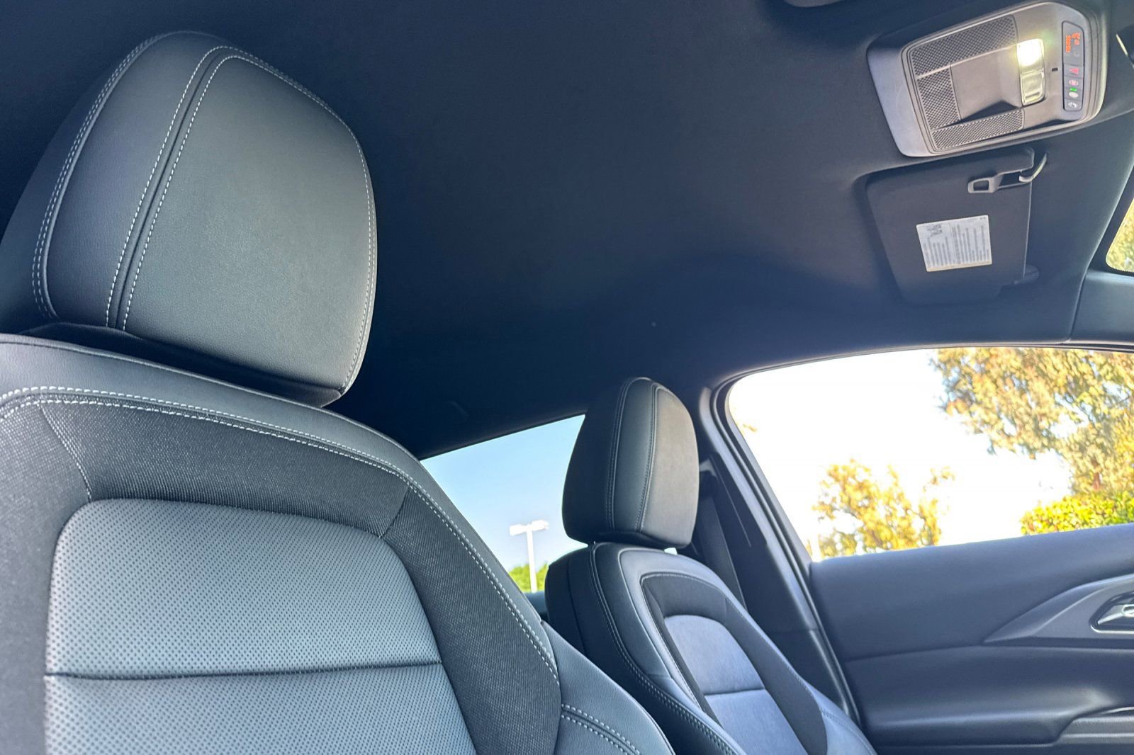 Used 2025 Chevrolet Equinox EV LT w/ Convenience Package image 21