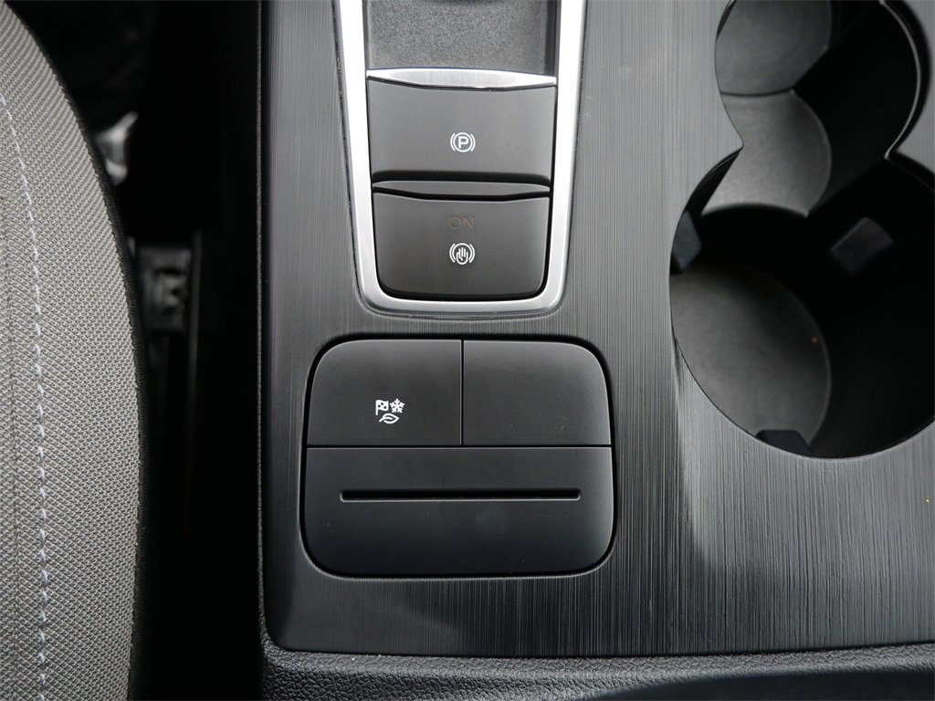 Used 2022 Ford Escape SE w/ Cold Weather Package image 19