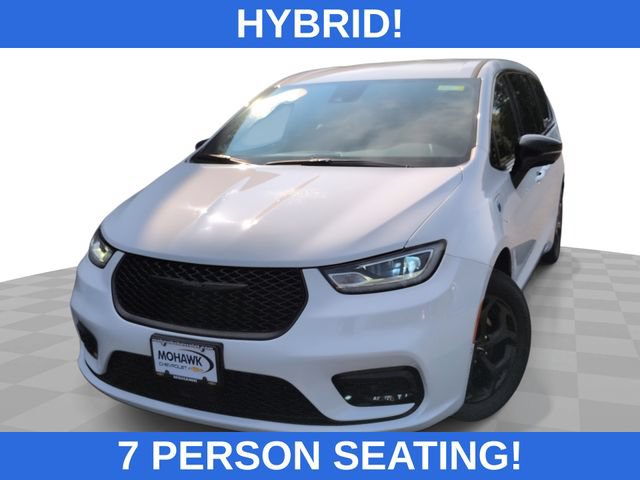 Used 2024 Chrysler Pacifica Limited FWD image 1