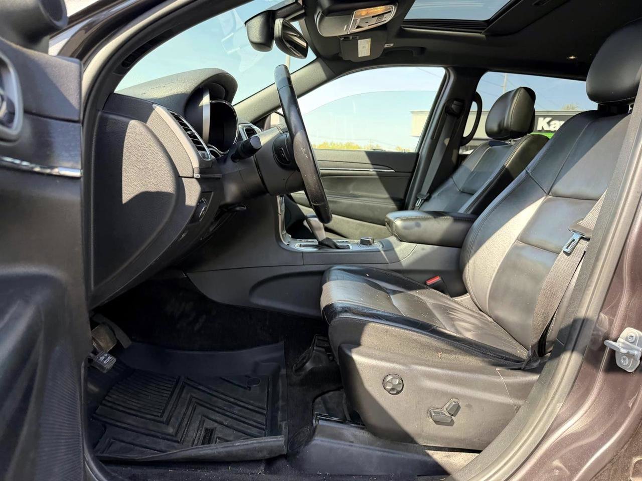 Used 2018 Jeep Grand Cherokee Limited AWD/4WD image 10