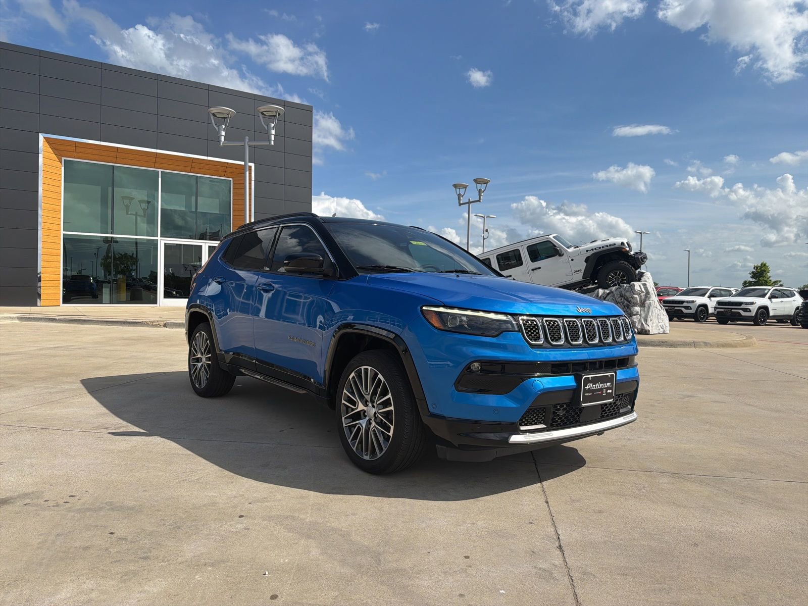 Used 2023 Jeep Compass Limited w/ Elite Group image 7