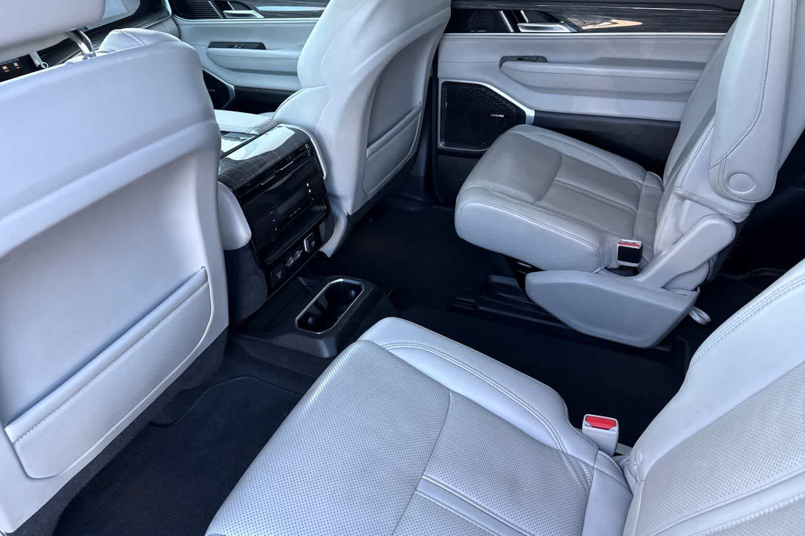 Used 2022 Jeep Wagoneer Series III w/ Convenience Group I AWD/4WD image 4