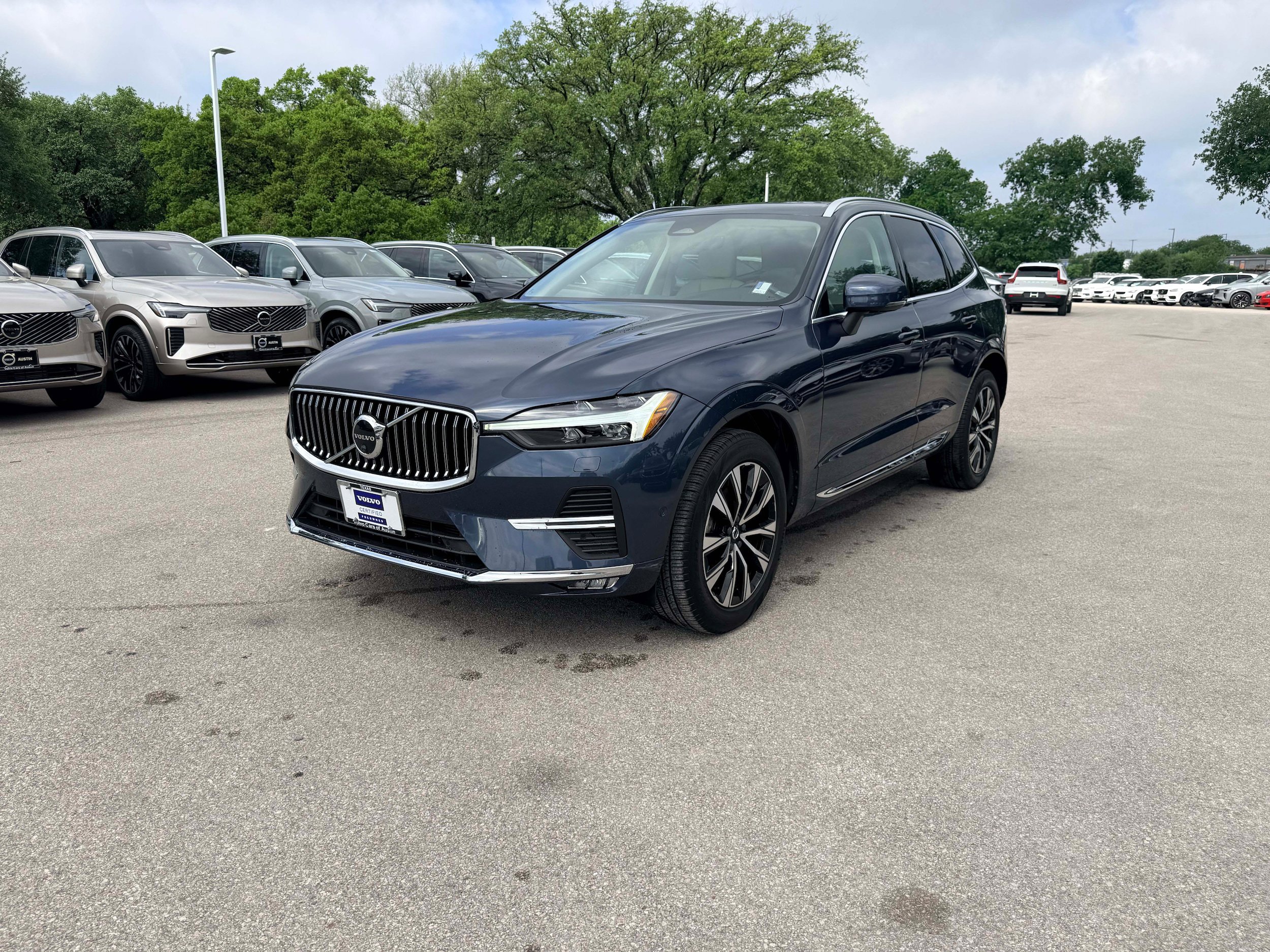 Certified 2023 Volvo XC60 B5 Plus w/ Climate Package AWD/4WD image 2