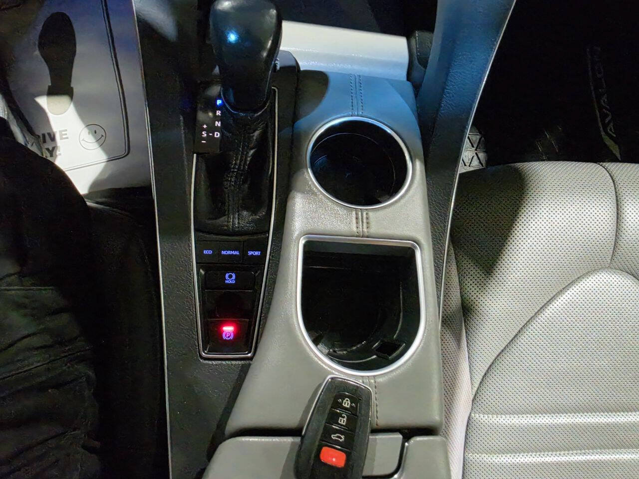 Used 2019 Toyota Avalon XSE w/ All Weather Liner Package FWD image 38