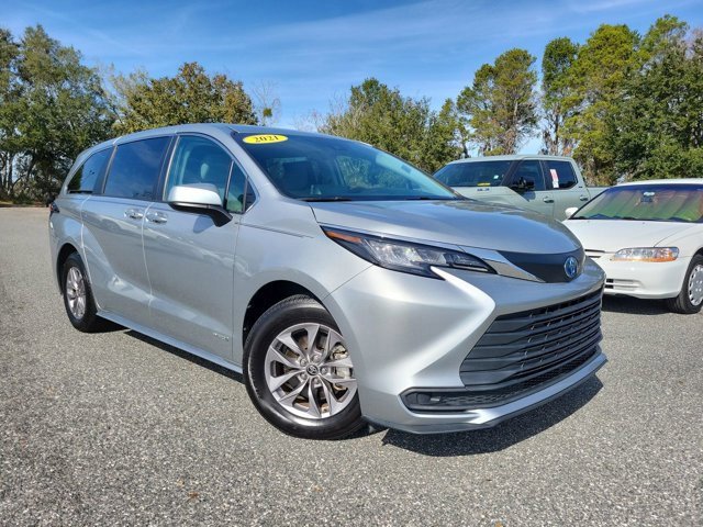 Used 2021 Toyota Sienna LE image 8