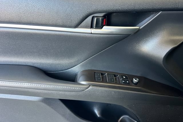 Used 2023 Toyota Camry XSE FWD image 11