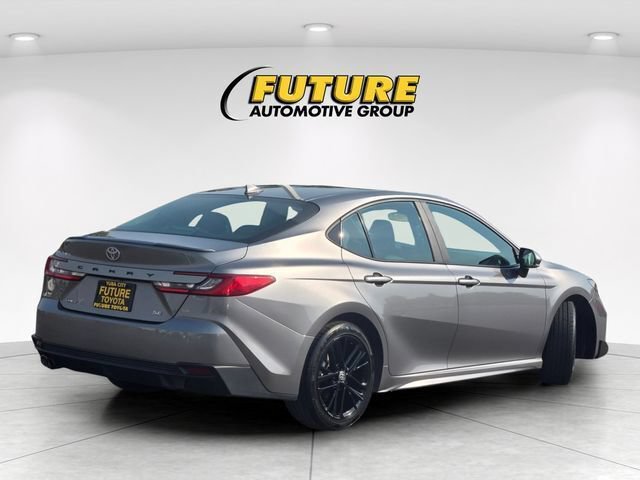 Used 2025 Toyota Camry SE FWD image 5