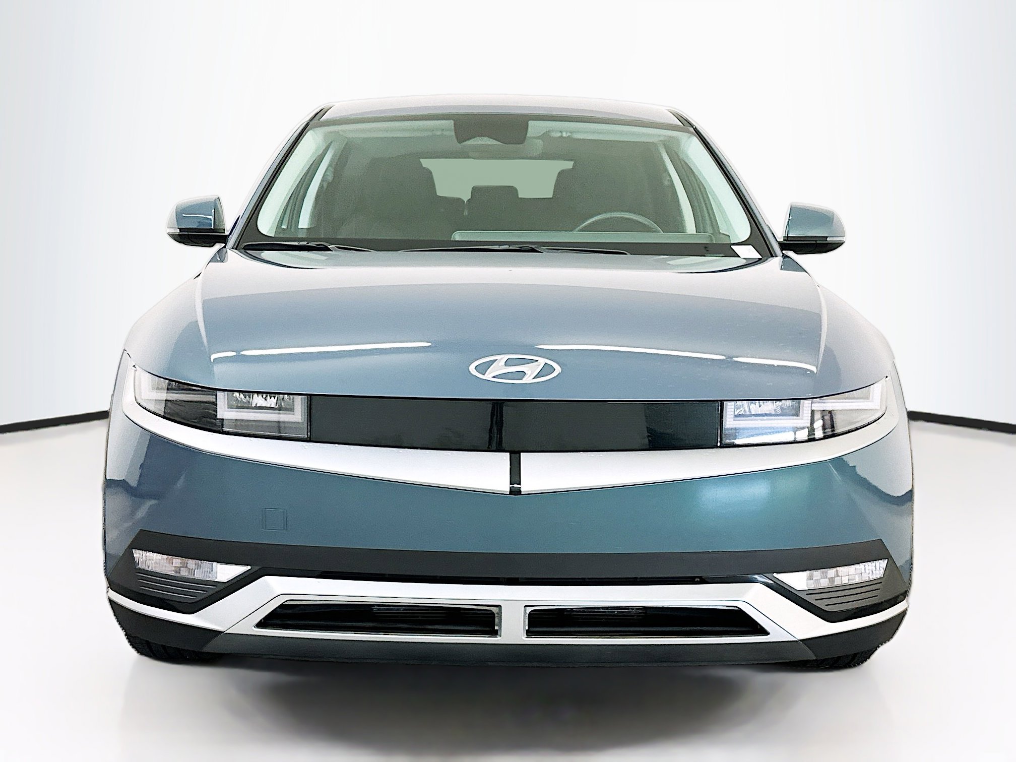 Used 2024 Hyundai Ioniq 5 SE image 2