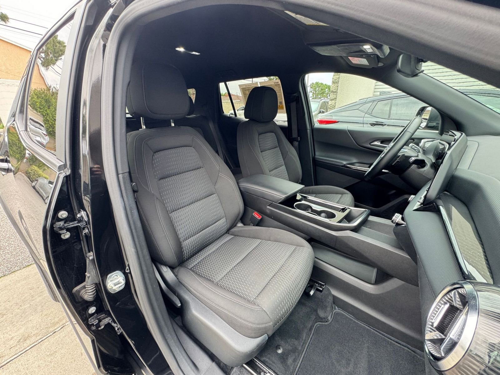 Used 2025 Chevrolet Equinox LT image 35