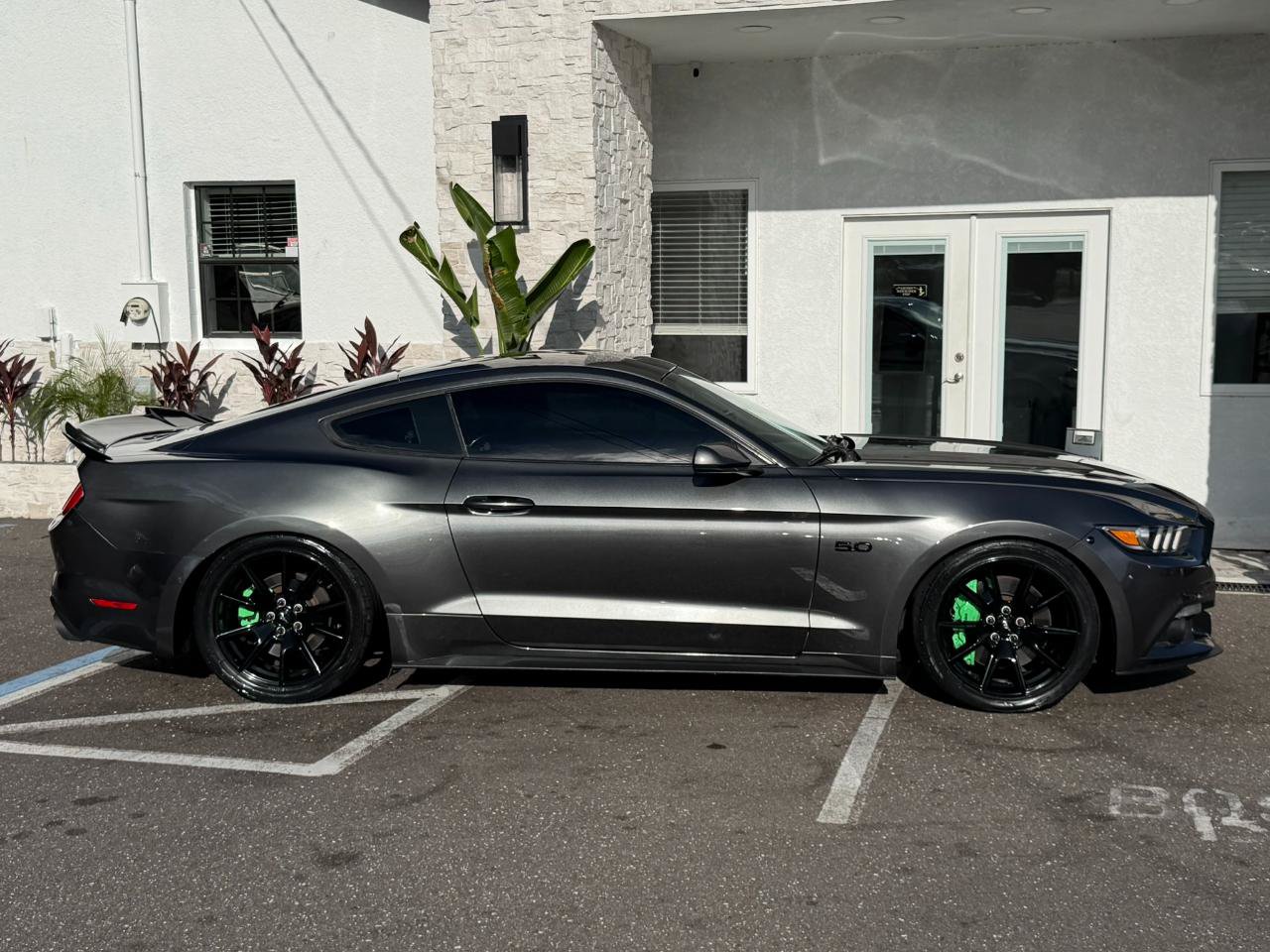 Used 2017 Ford Mustang GT w/ Black Accent Package RWD image 18