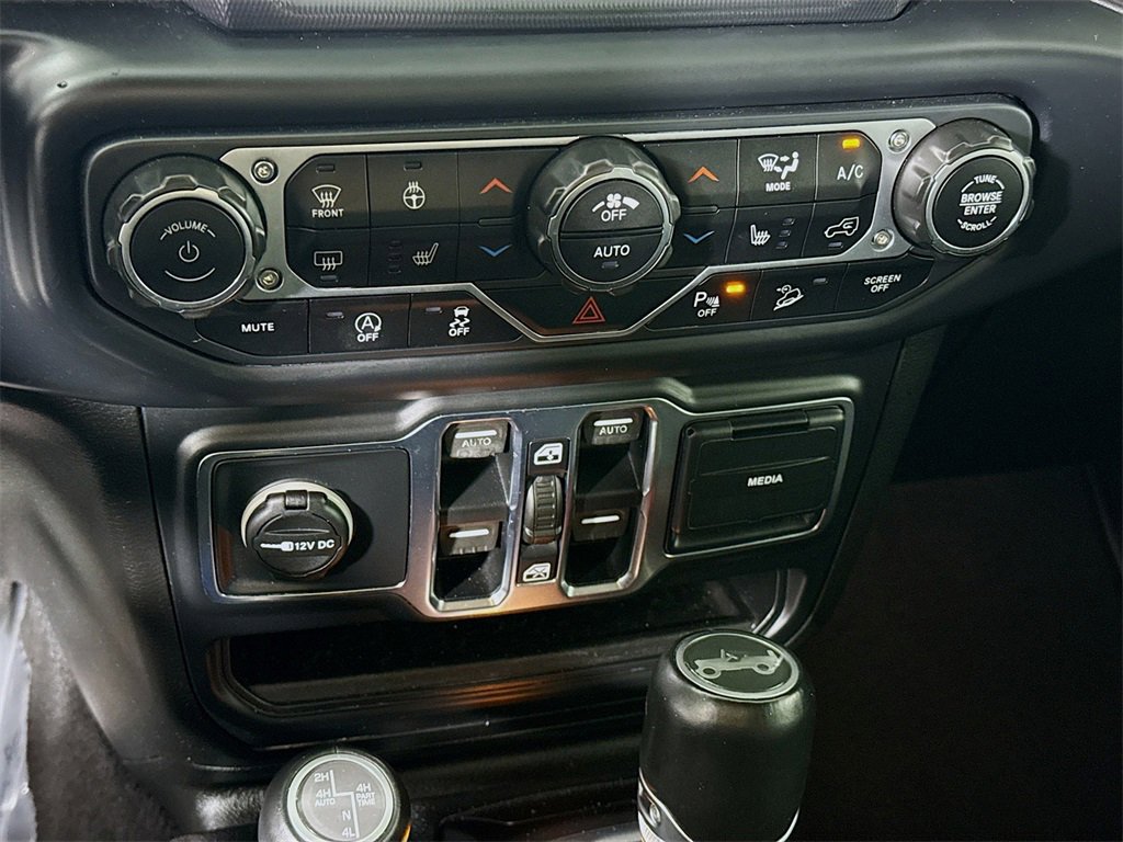 Used 2018 Jeep Wrangler Unlimited Sahara image 10